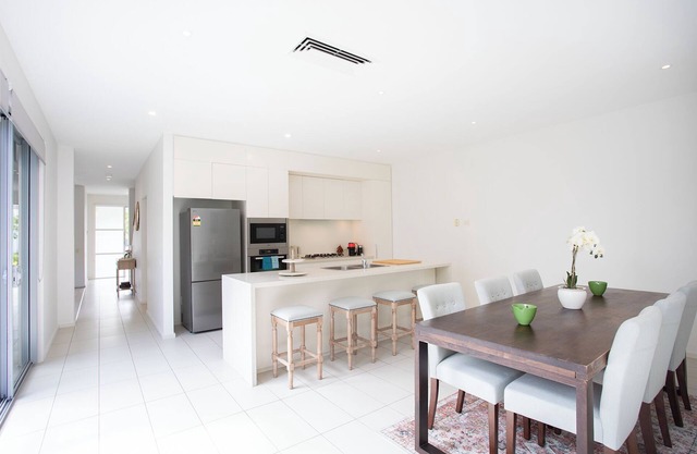 Gorgeous 4-bedroom Modern house 5mins Drive to Coogee Beach