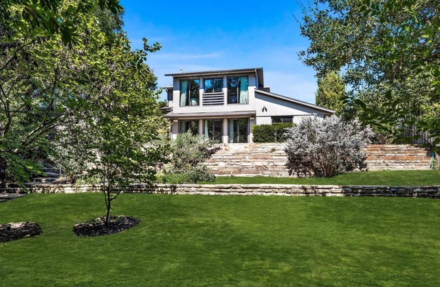 Gorgeous 4 Bedroom Home with a pool on Joe's Creek