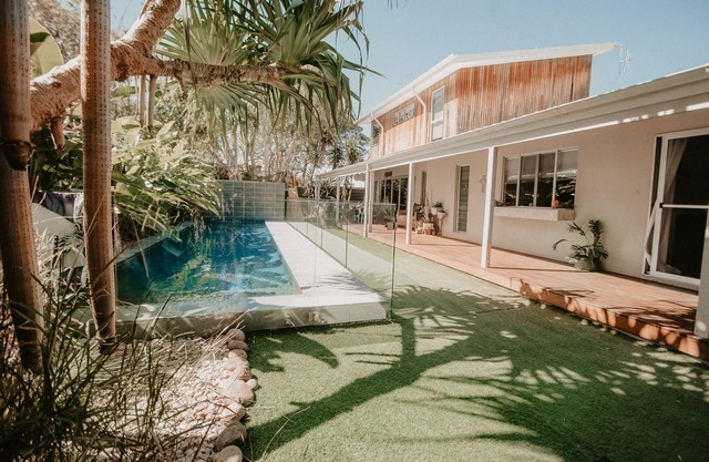 Gorgeous 5 bedroom beach house. Dog/Kid Friendly.