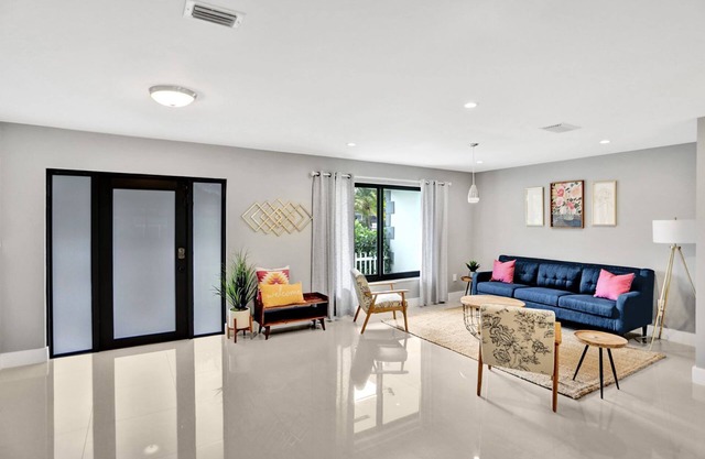 Gorgeous 5BR Villa +Heated Pool!