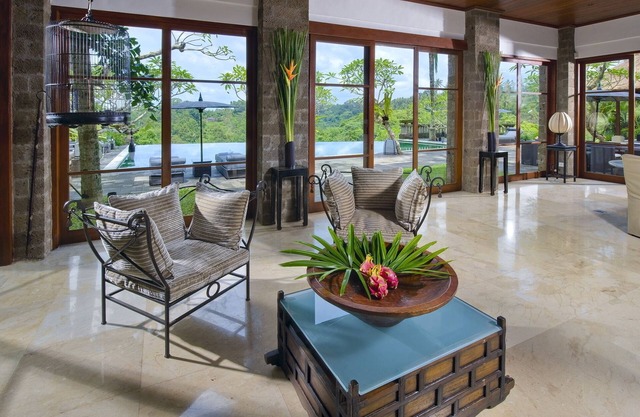 Gorgeous 5BR Villa W/Waterfall & Feature Garden Located Near Ubud! W/Pool!