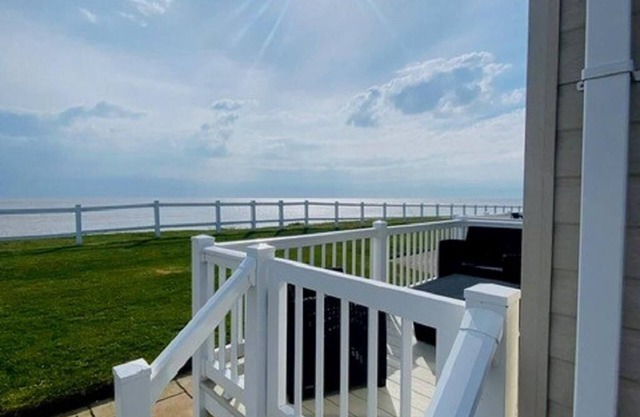 Gorgeous 7 berth caravan with decking and full seaviews at Hopton ref 80053S