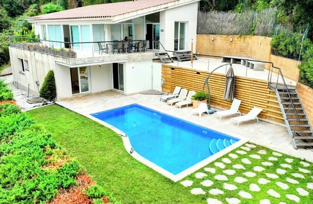 Gorgeous and Serene Villa with Pool and Sea view 😊