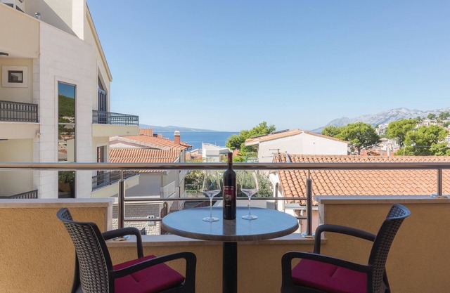 Gorgeous apartment in Baska Voda