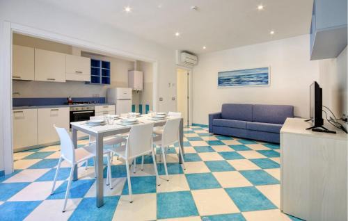 Gorgeous Apartment In Deiva Marina