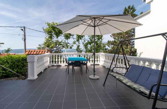 Gorgeous apartment in Dramalj with WiFi