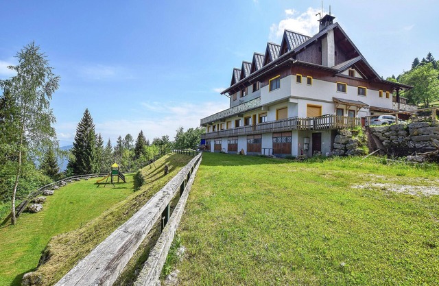 Gorgeous apartment in Lamon with WiFi