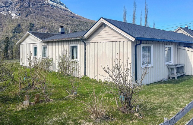 Gorgeous apartment in Eresfjord
