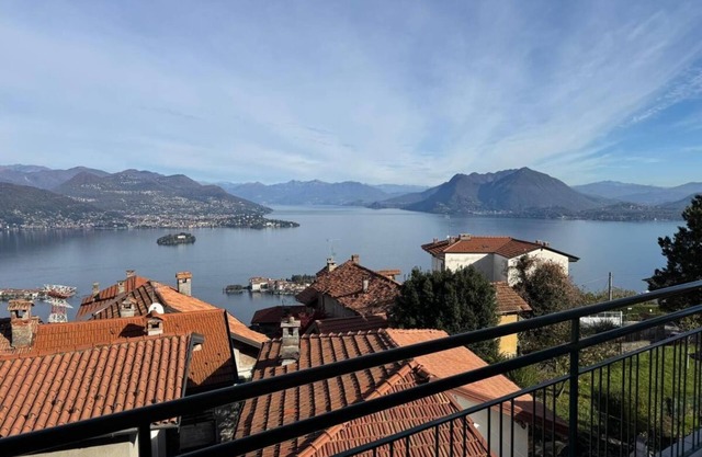 Gorgeous apartment with terrace and lake view in Someraro Stresa