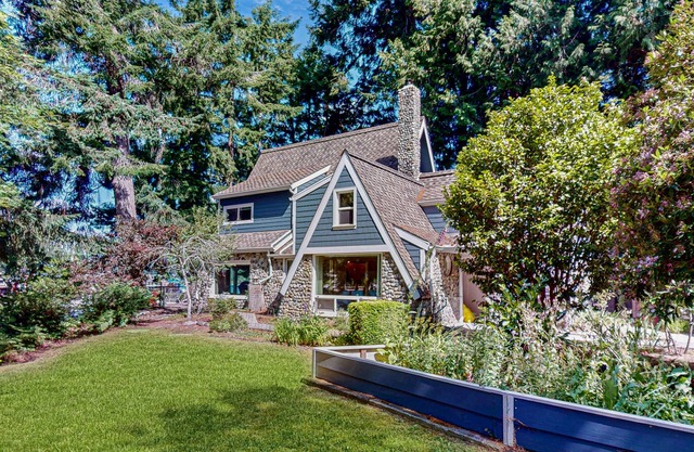 Gorgeous bay front gem with decks, grill, fireplace, wood stove, & private sauna
