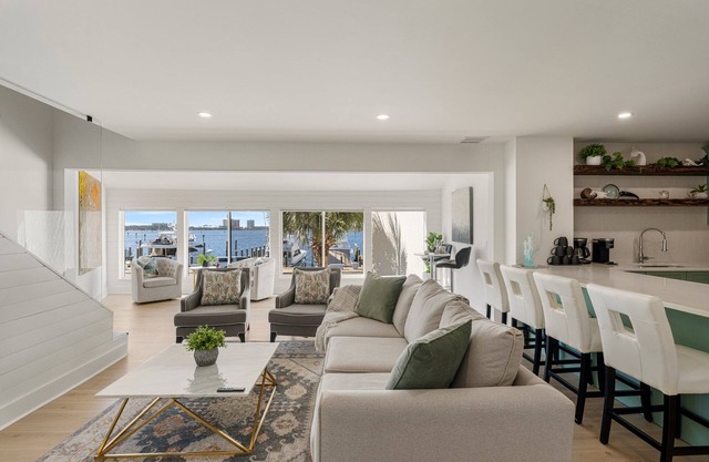 Gorgeous Bayfront 2BR/3BA Condo | Marina Views