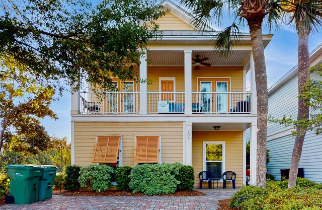 Gorgeous coastal home with shared pool and easy beach access