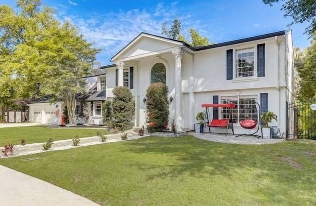 Gorgeous Colonial House on the Water w/Pool & Jacuzzin