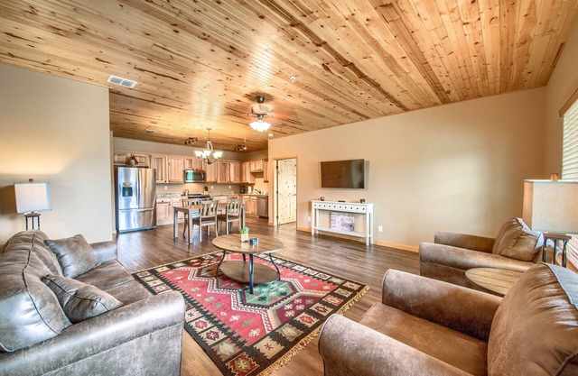 Gorgeous Condo Historic Gruene with pool! Dog friendly!