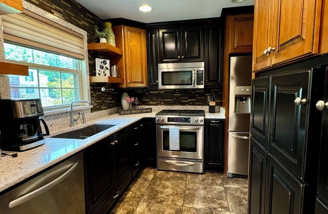 Gorgeous & Conveniently Located Townhome - Hoover/Vestavia - UAB - Met
