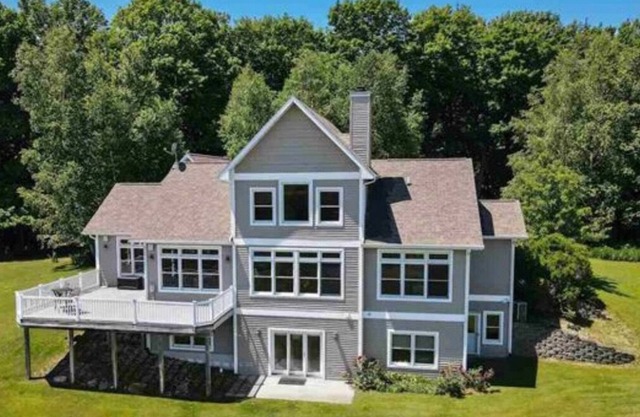 Gorgeous countryside views and close to Lake Michigan beach!
