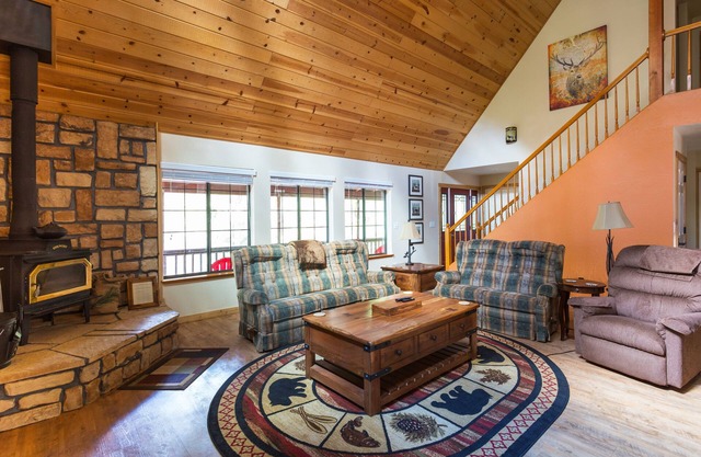 Gorgeous Deer Run Chalet (includes neighborhood lake access)