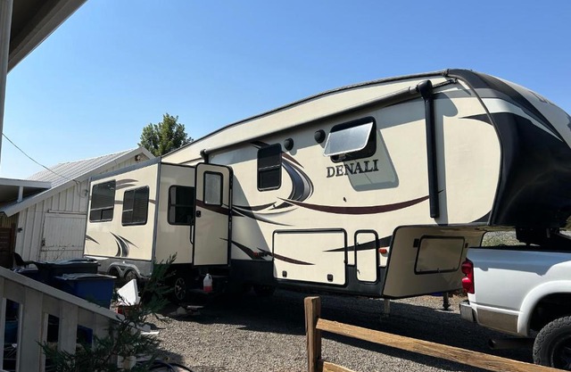 Gorgeous Denali 5th Wheel Delight!