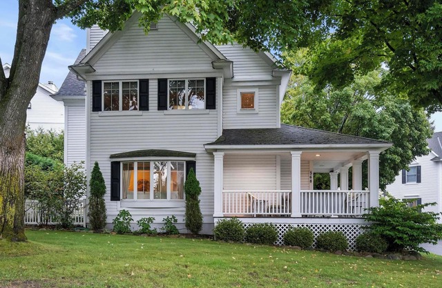 Gorgeous DOWNTOWN Home - Very comfortable, nicely furnished, with garage