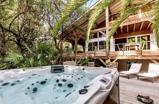 Gorgeous exotic style Villa with Jacuzzi