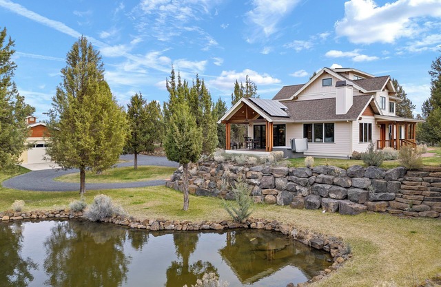 Gorgeous Family Retreat, Hot Tub, A/C, Views, Ponds, Wiildlife