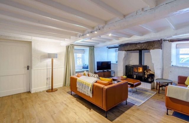 Gorgeous Farmhouse near Kendal, tasteful decor in tranquil riverside location
