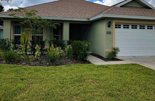Gorgeous fully furnished home in gated golf community!