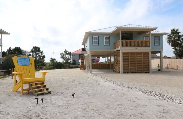 Gorgeous Gulf views! 4BR and 4BA, Private Pool and Steps to the Gulf.