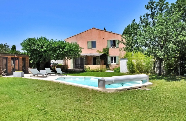 Gorgeous home in Pernes Les Fontaines