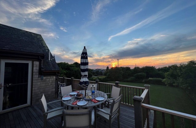 Gorgeous Hidden Gem - Madaket Sunsets, Waterviews, Walk to Beach!
