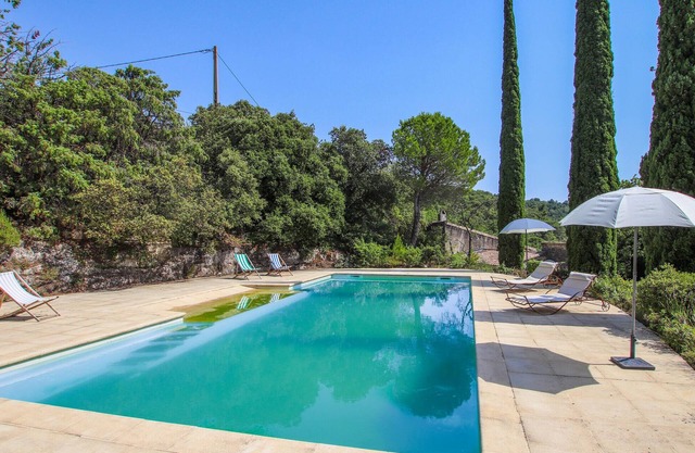 Gorgeous home in Clansayes Clansayes