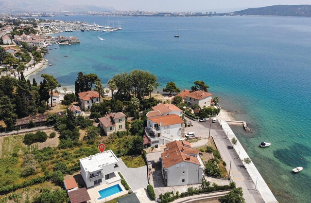 Gorgeous home in Kastel Kambelovac