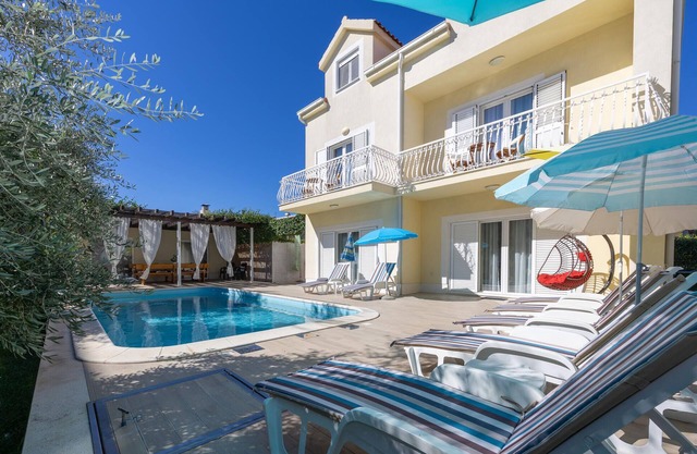 Gorgeous home in Kastel Stafilic