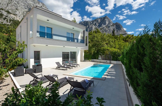Gorgeous home in Bast
