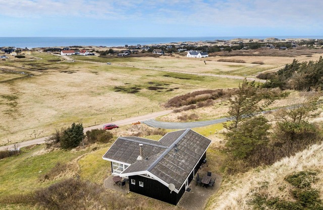 Gorgeous home in Blokhus with WiFi