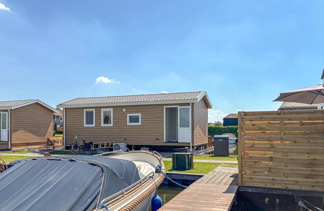 Gorgeous home in Breukelen with house sea view