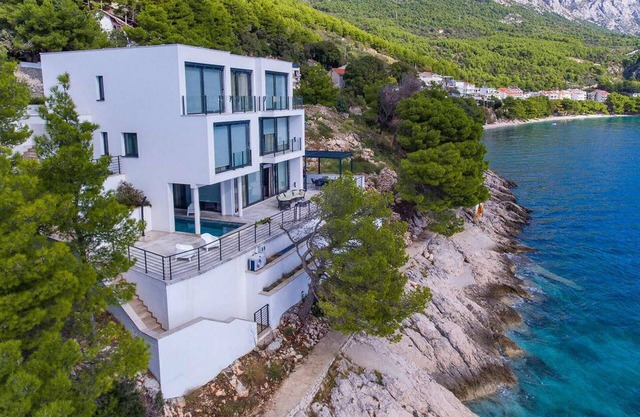 Gorgeous home in Drvenik