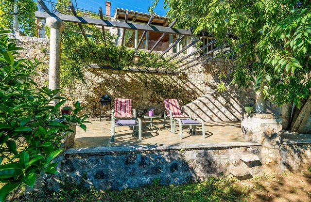 Gorgeous home in Dubrovnik with kitchen