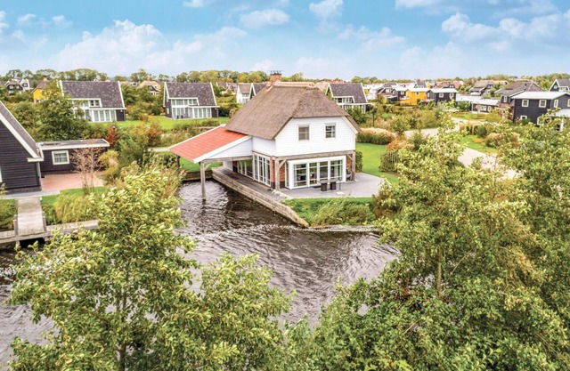 Gorgeous home in Giethoorn with WiFi
