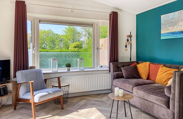 Gorgeous home in Heinkenszand with WiFi