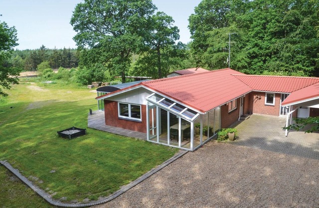 Gorgeous home in Hejnsvig with kitchen