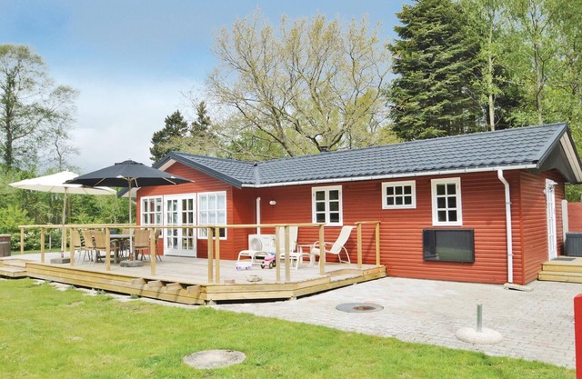Gorgeous home in Højslev with kitchen