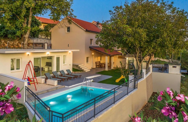Gorgeous home in Vinjani Donji