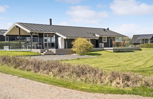 Gorgeous home in Juelsminde with WiFi