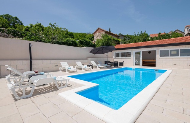 Gorgeous home in Lokvicici with WiFi