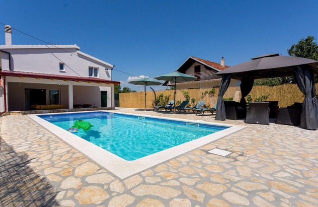 Gorgeous home in Lovrec