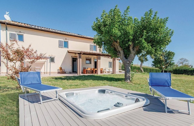 Gorgeous home in Mondavio -PU-