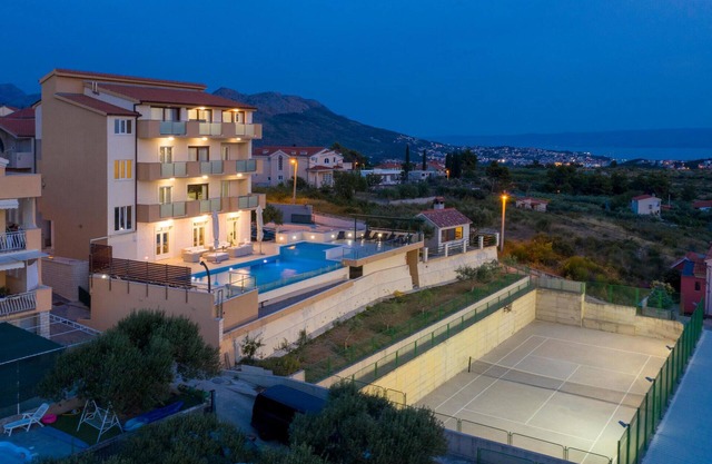 Gorgeous home in Mravince with sauna