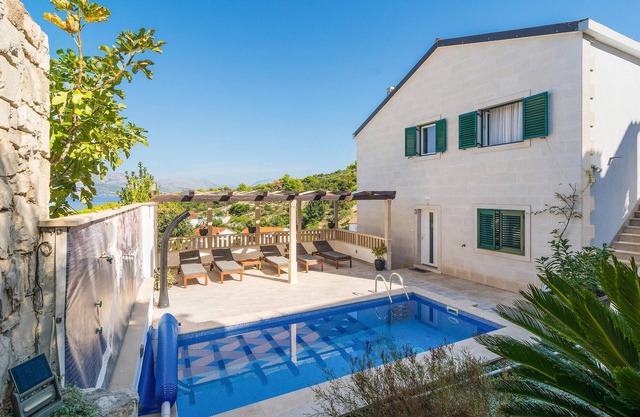 Gorgeous home in Postira