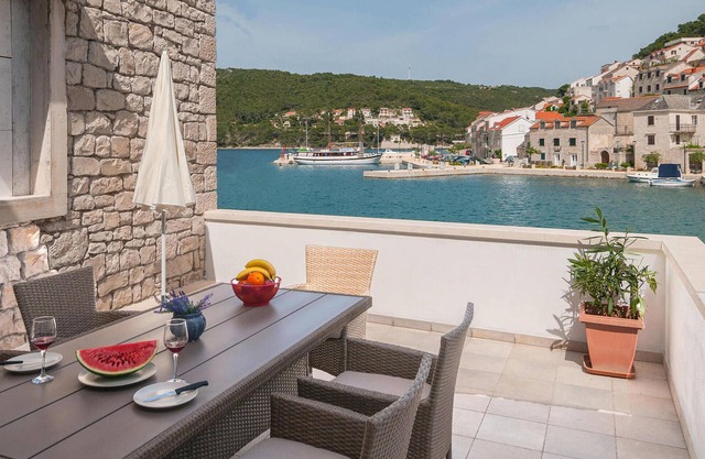 Gorgeous home in Pucisca with WiFi